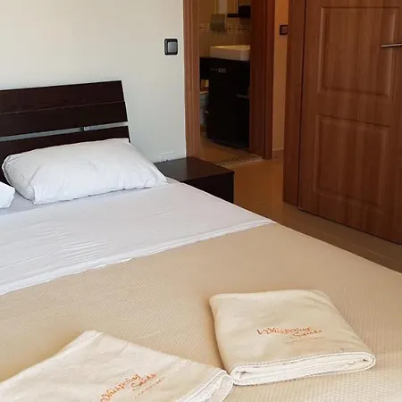 Quality In Small Private Community Apartment *